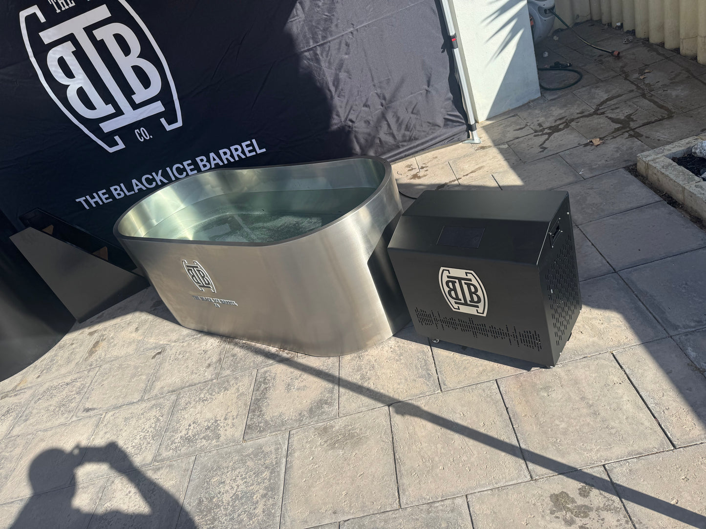Solid ice tub