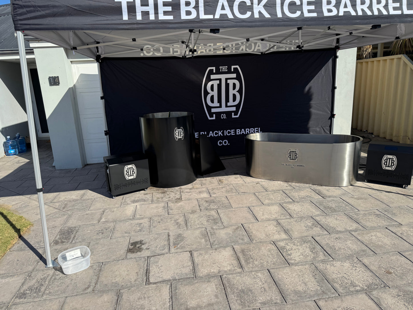 Solid ice tub