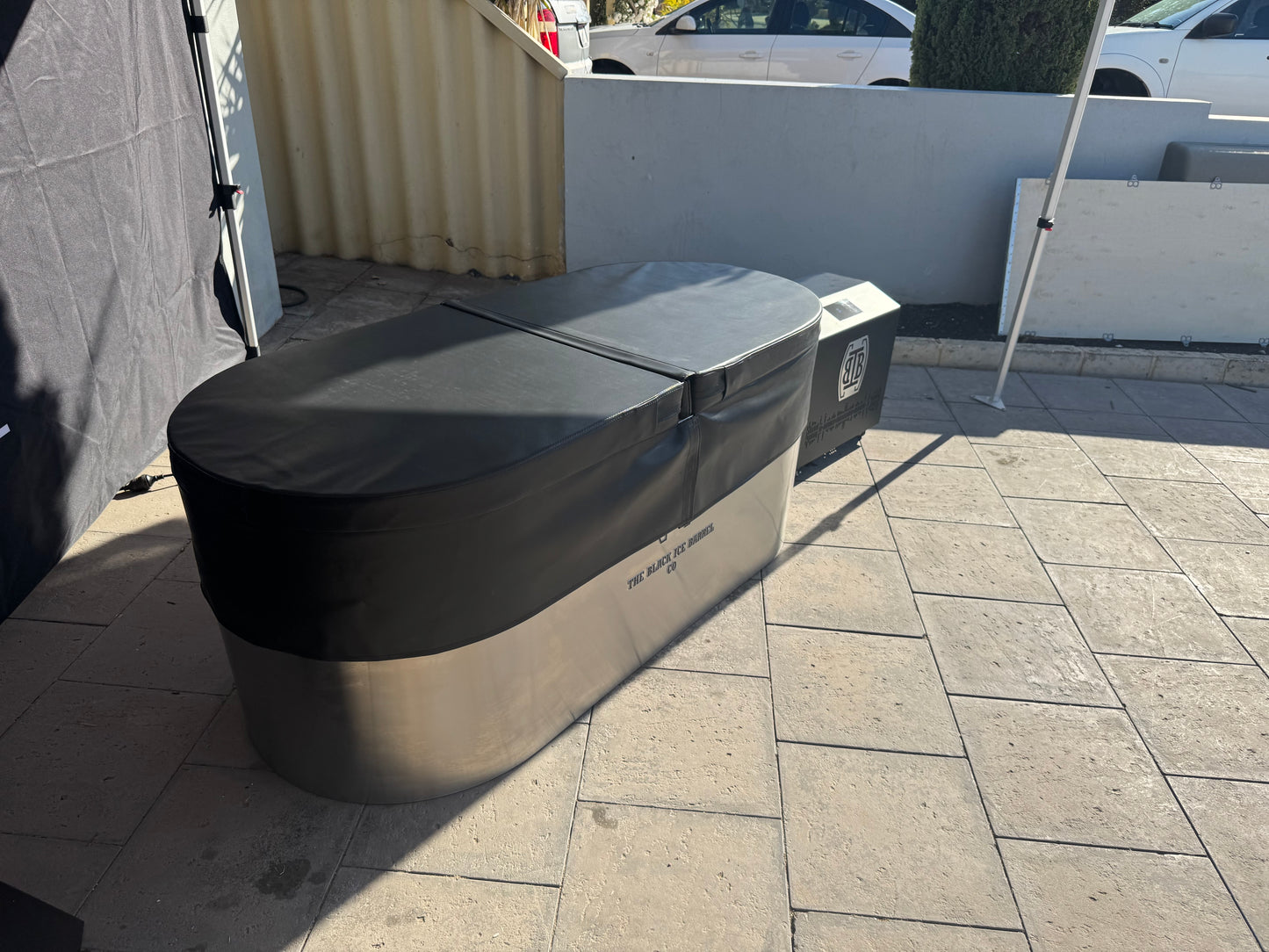 Solid ice tub