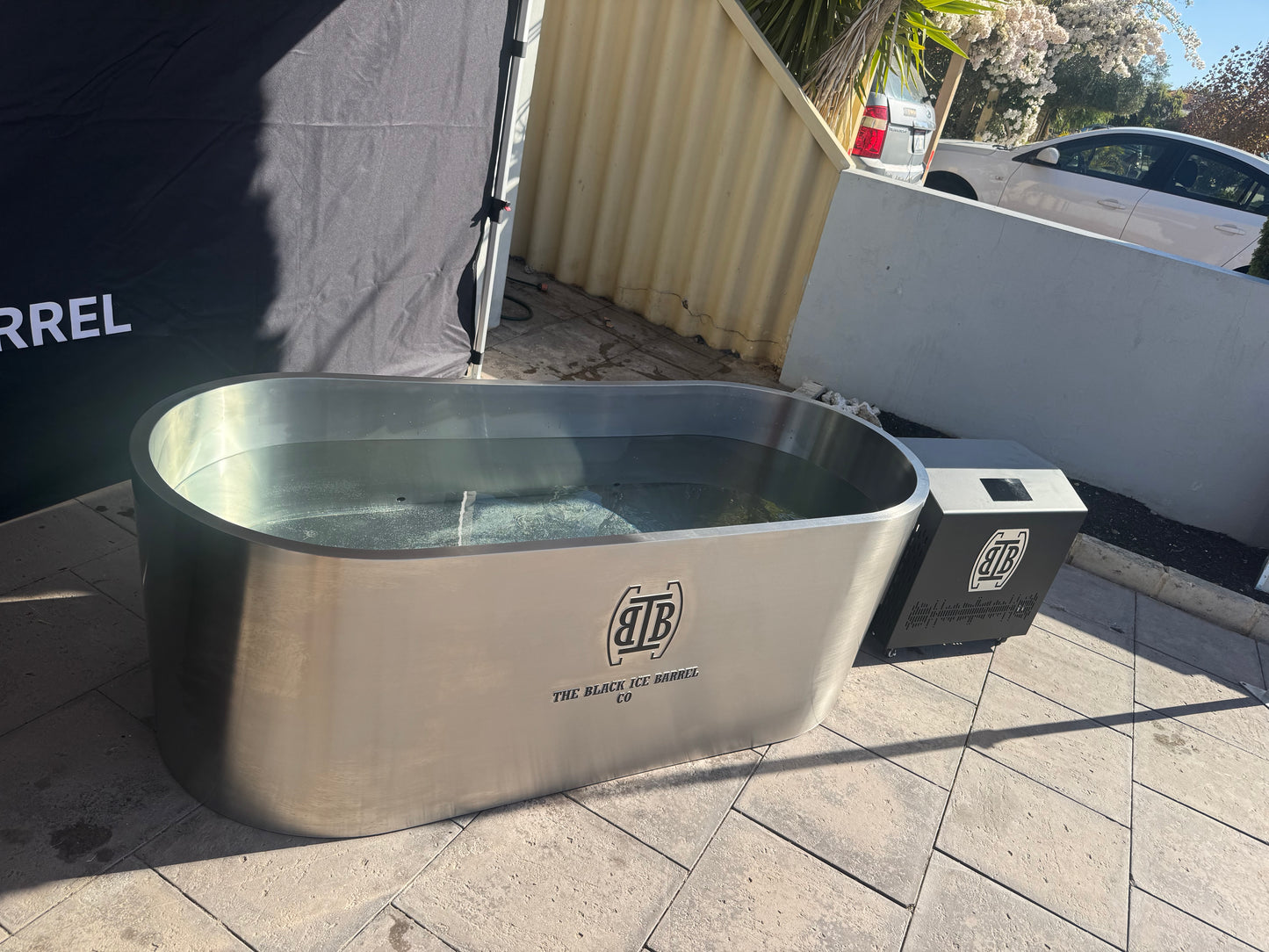 Solid ice tub